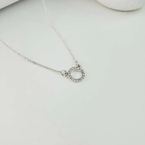 گردنبند مینیمال زنانه طرح حلقه درخشان