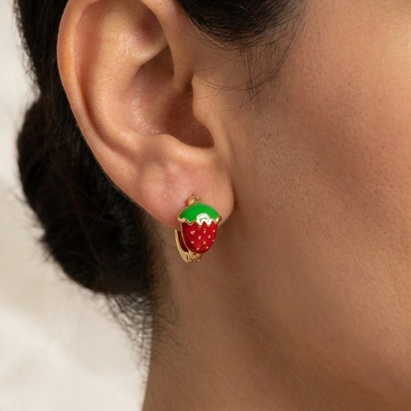 گوشواره حلقه ای زنانه طرح توت فرنگی ژوپینگ با رنگ های جذاب ژوپینگ 