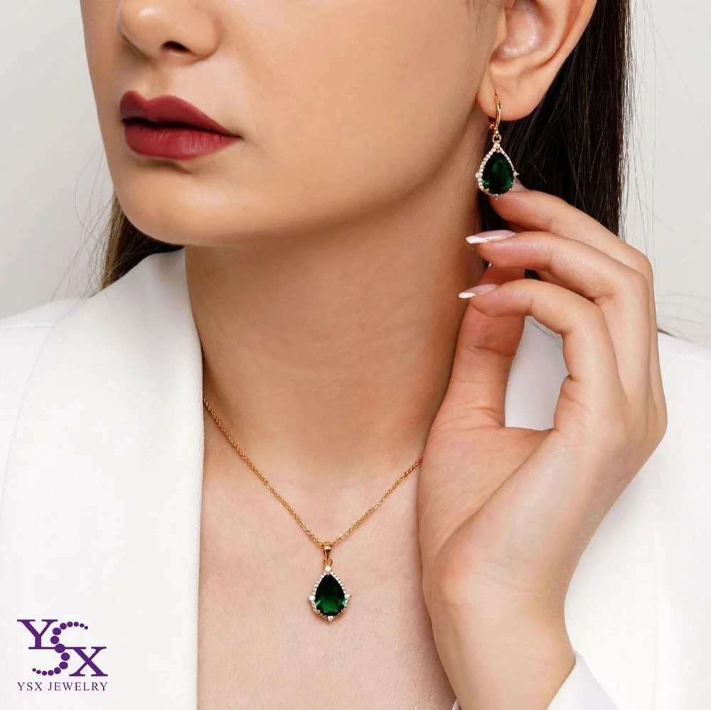نیمست گردنبند و گوشواره زنانه طرح اشکی زمردی یاقوت برند YSX