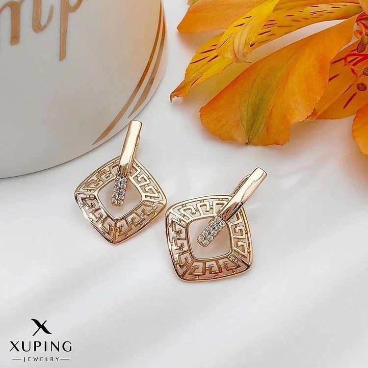 گوشواره زنانه ورساچه طرح لوزی نگیندار برند ژوپینگ