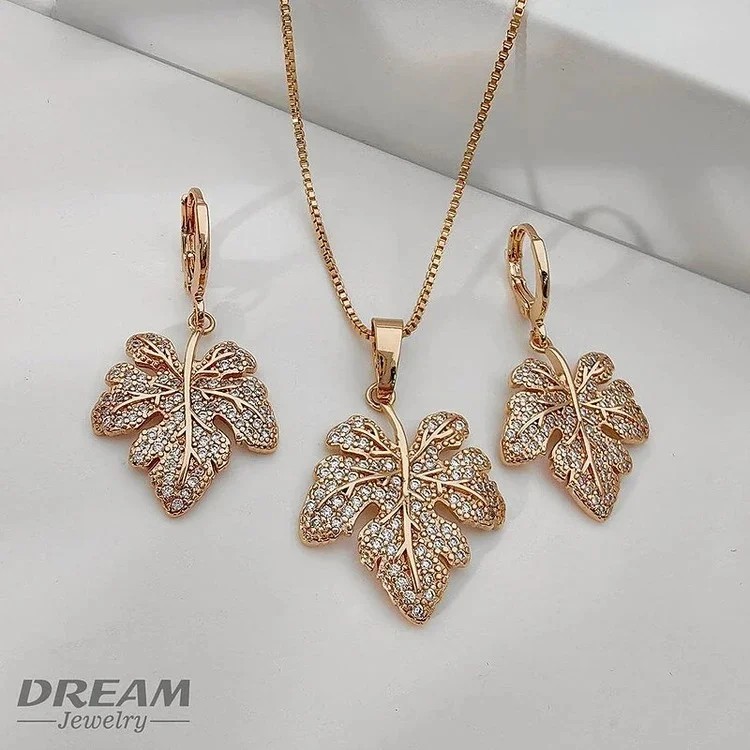 نیمست گوشواره و گردنبند زنانه طرح برگ نگیندار برند DREAM